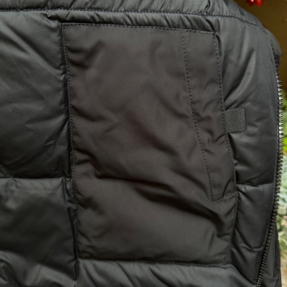 Everlane ReNew Short Parka Coat Jacket, Black, Large - Picture 16 of 16